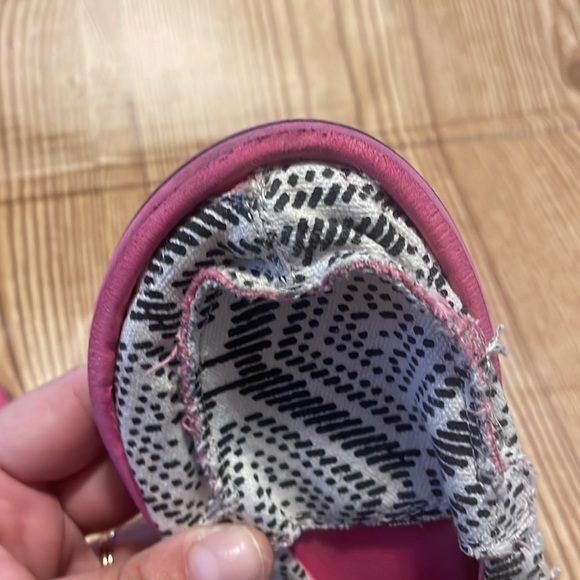 Girls Sanuk Slip On Shoes - Picture 6 of 8